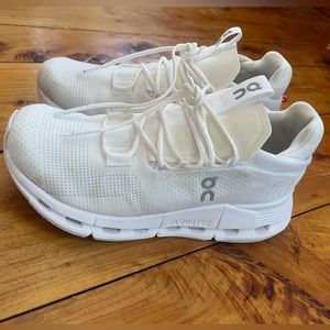 All white On cloud, Cloudnovas